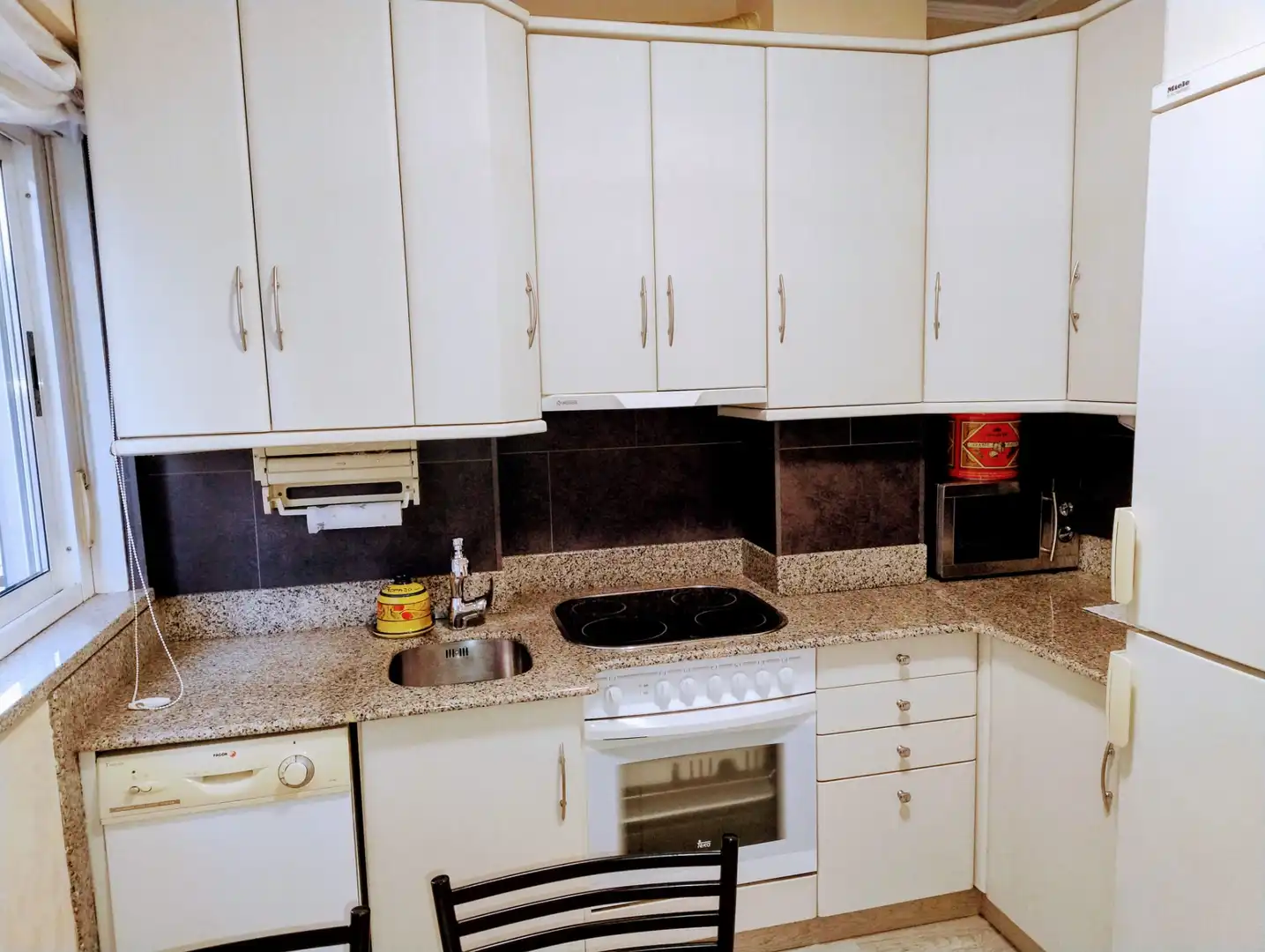 Kitchen of Flat for rent in Santiago de Compostela   with Heating, Furnished and Oven