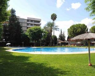 Piscina de Pis en venda en  Sevilla Capital amb Aire condicionat, Calefacció i Jardí privat