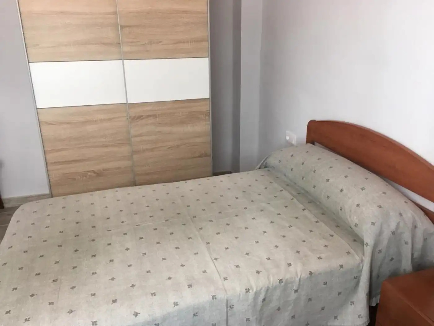 Dormitori de Pis de lloguer en Valencia amb Terrassa, Moblat i Balcó