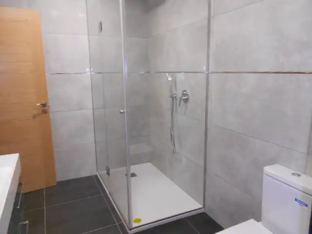 Bany de Pis de lloguer en Santiago de Compostela  amb Calefacció, Moblat i Forn