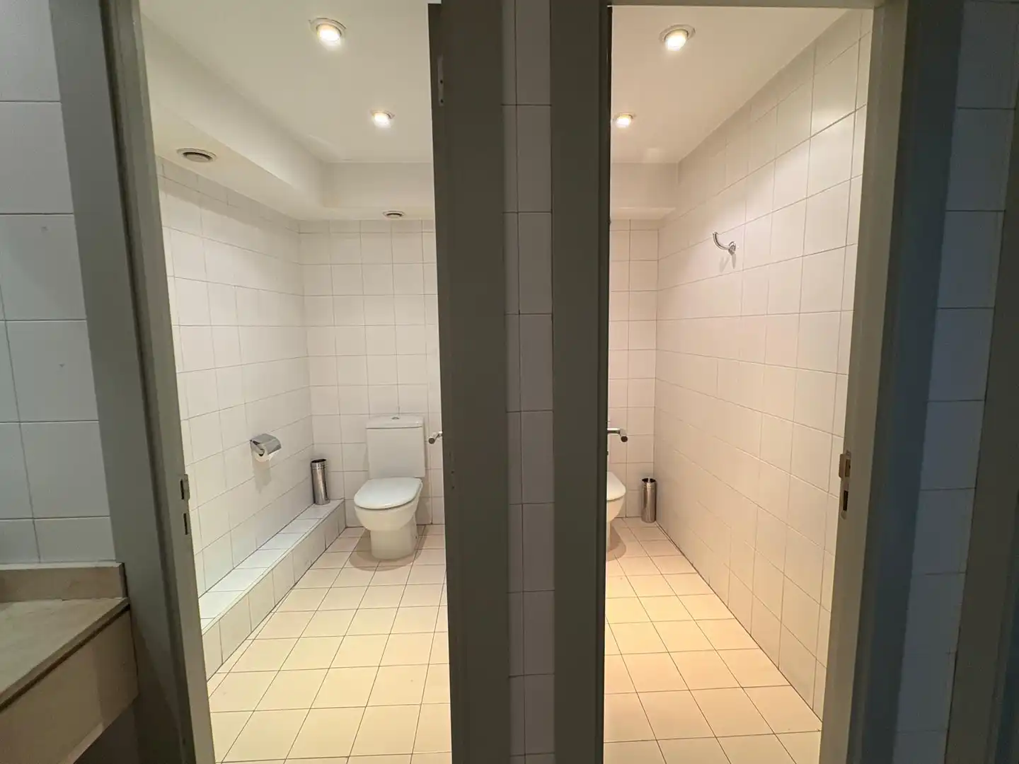 Baño de Local de alquiler en Madrid con Aire acondicionado y Calefacción