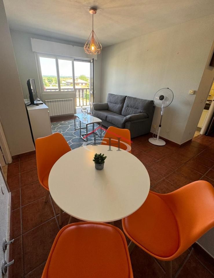 Dormitori de Apartament en venda en Mansilla de las Mulas amb Calefacció i Terrassa