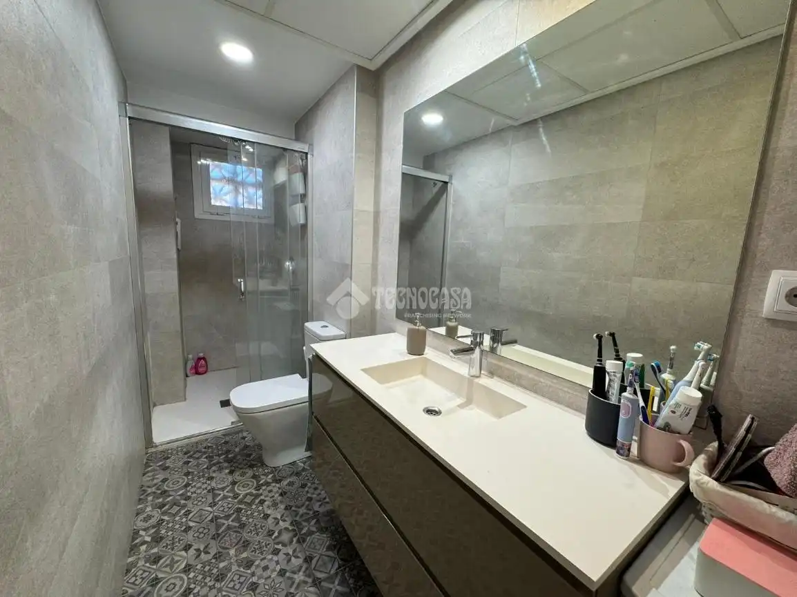Baño de Piso en venta en Valencia con Aire acondicionado, Calefacción y Terraza