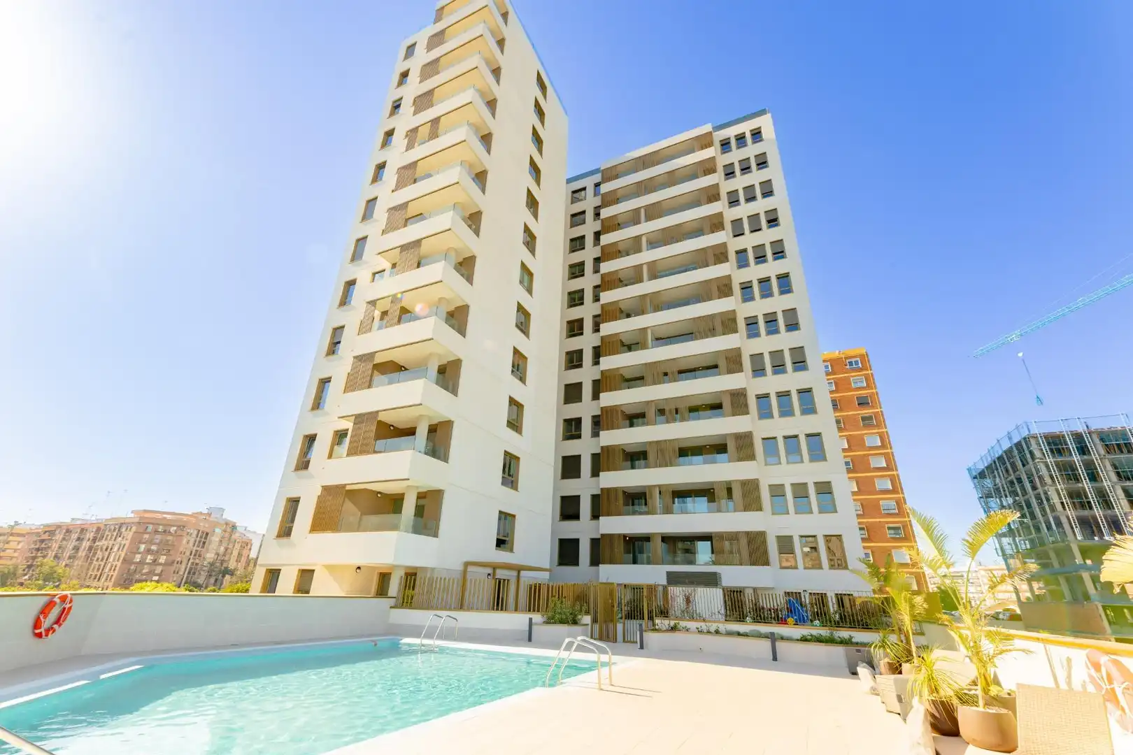 Außenansicht von Wohnung zur Miete in Valencia mit Klimaanlage, Heizung und Privatgarten