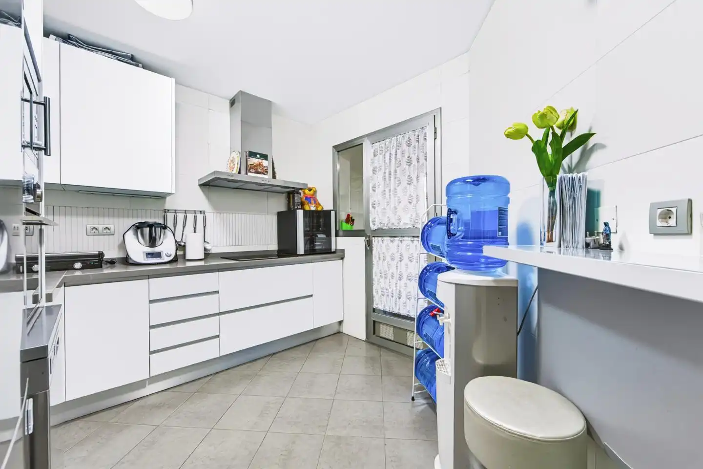 Küche von Wohnung zum Verkauf in Almería mit Klimaanlage, Heizung und Terrasse