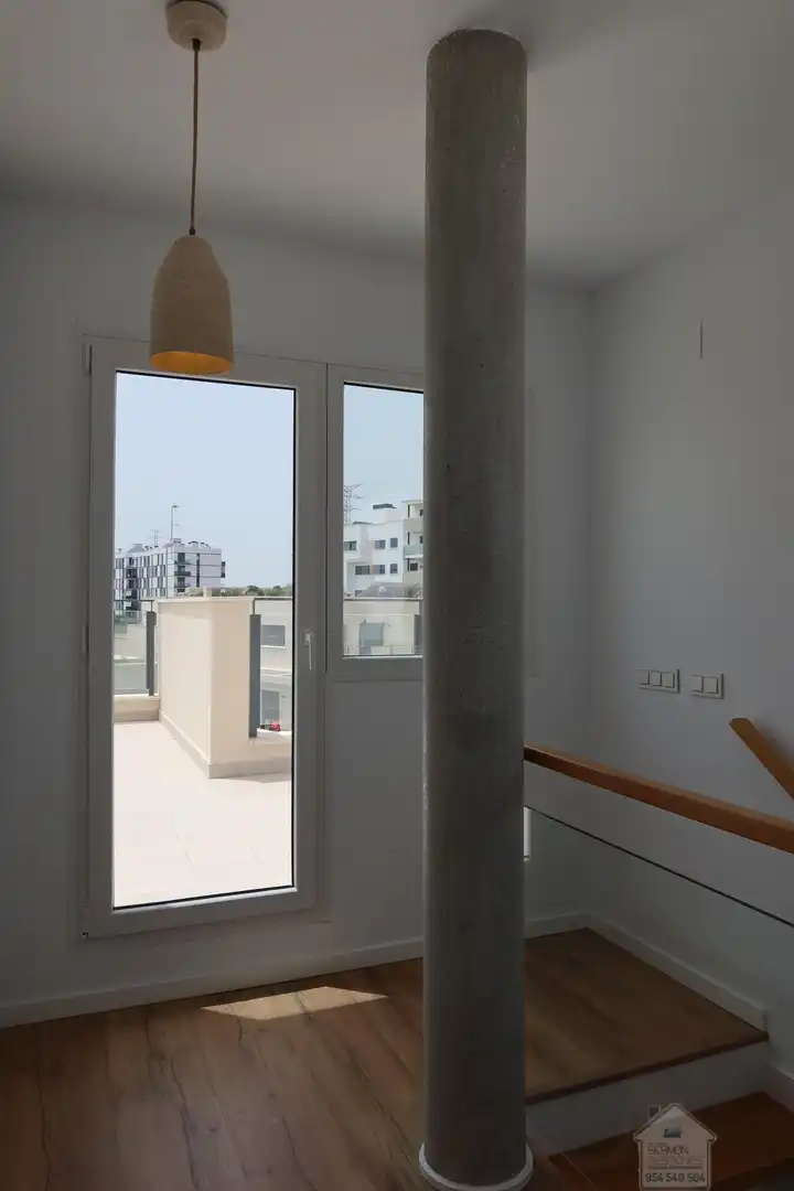 Balcony of Houses for rent in Dos Hermanas  with Air Conditioner, Terrace and Storage room
