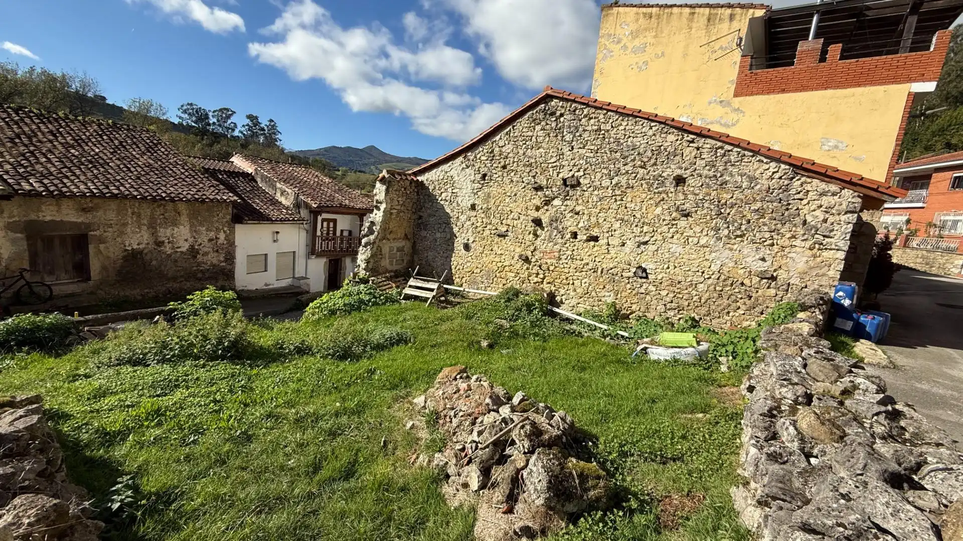 Außenansicht von Residential zum Verkauf in Val de San Vicente 