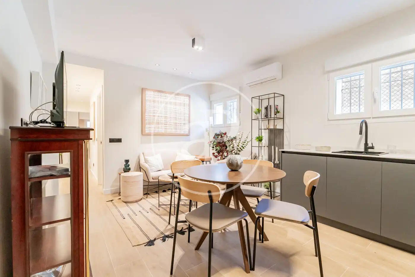 Living room of Flat for rent in Madrid  with Air Conditioner, Heating and Furnished