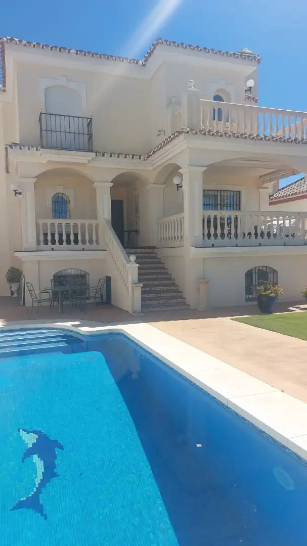 Piscina de Casa o chalet en venta en Málaga con Aire acondicionado, Jardín privado y Piscina