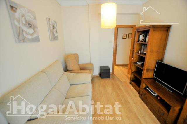 Piso en Venta en Calle Montichelvo en Mont-Olivet