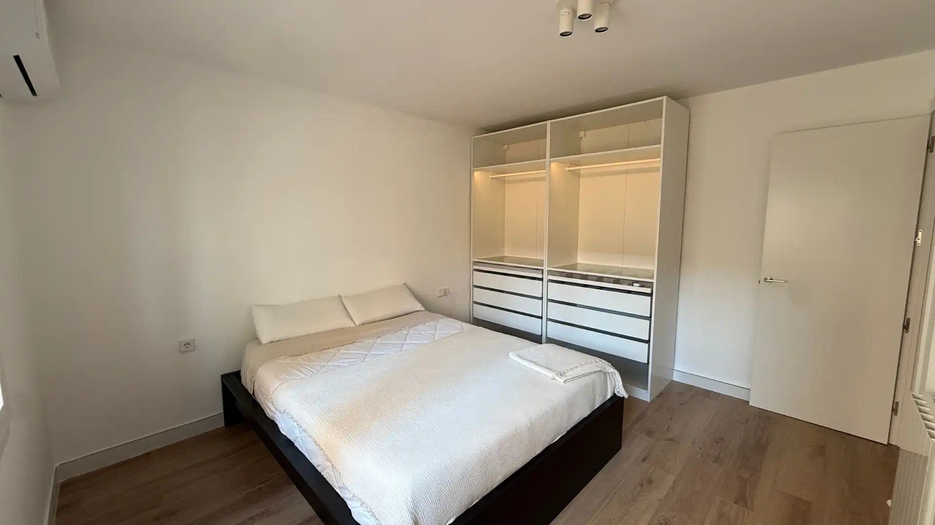 Schlafzimmer von Wohnung zum Verkauf in Reus mit Klimaanlage und Heizung