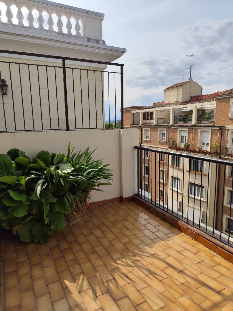 Terrassa de Àtic en venda en  Logroño amb Calefacció, Parquet i Terrassa