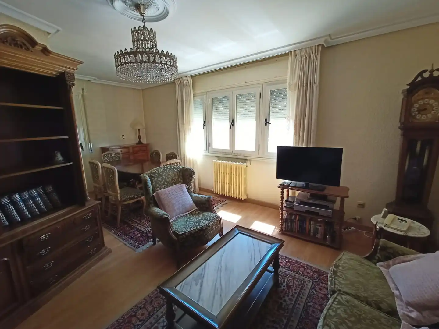 Sala d'estar de Pis en venda en Íscar amb Calefacció, Parquet i Terrassa