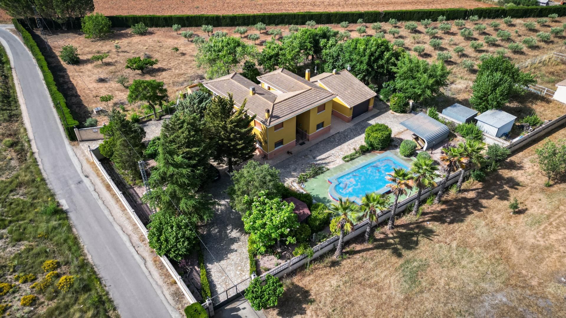 Vista exterior de Casa o xalet en venda en Banyeres de Mariola amb Calefacció, Jardí privat i Terrassa