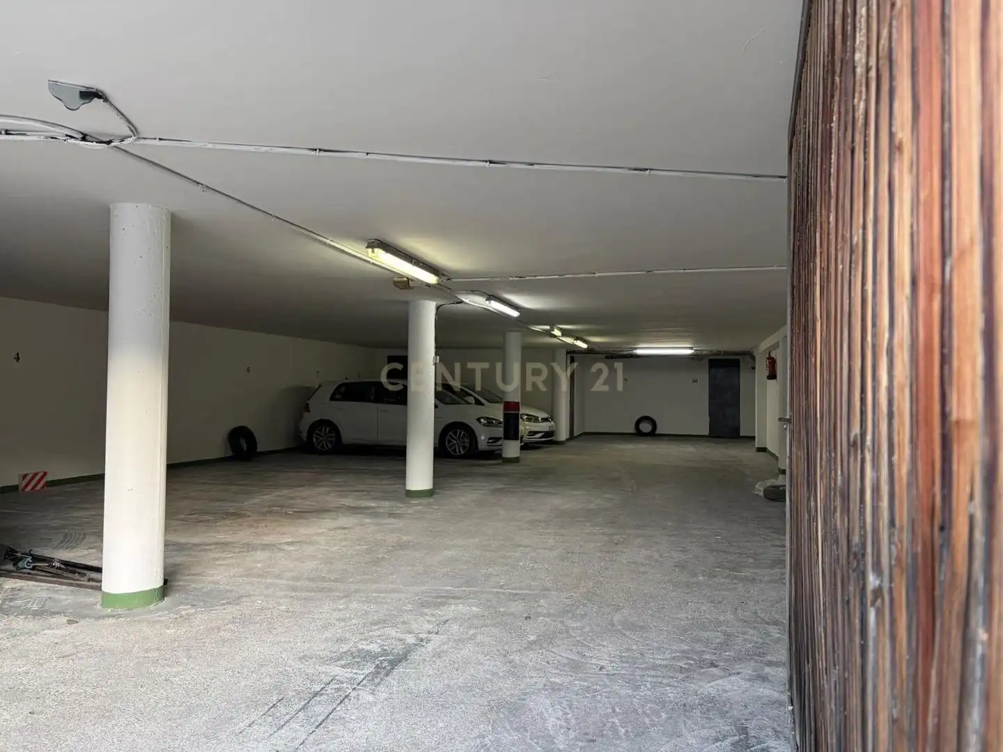 Parkplatz von Wohnung zum Verkauf in Cáceres mit Privatgarten, Schwimmbad und Waschmaschine