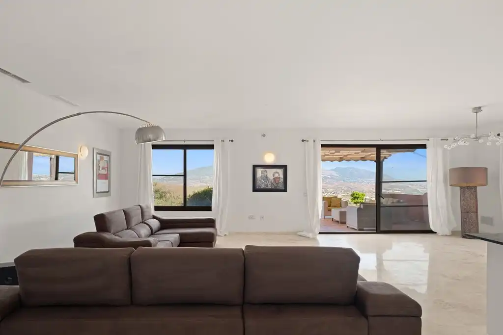 Sala de estar de Planta baja en venta en Ojén con Aire acondicionado, Jardín privado y Terraza