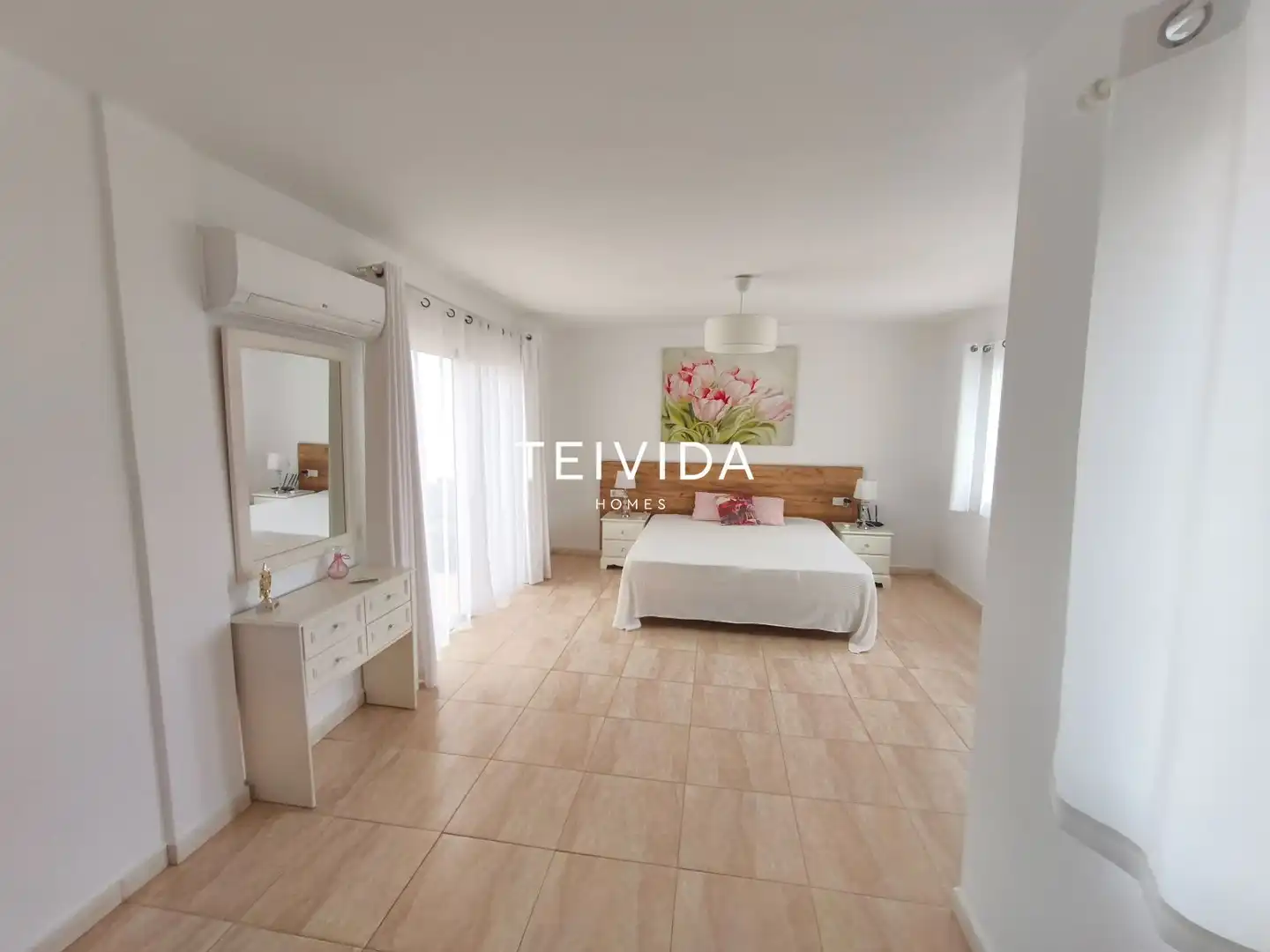 Habitación de Casa adosada en venta en Adeje con Aire acondicionado, Terraza y Trastero