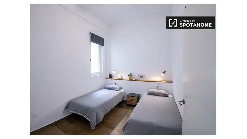 Habitación de Piso de alquiler en Valencia con Aire acondicionado, Calefacción y Amueblado