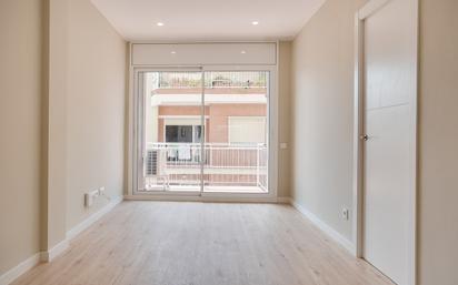 Bedroom of Flat for sale in  Barcelona Capital  with Air Conditioner and Balcony