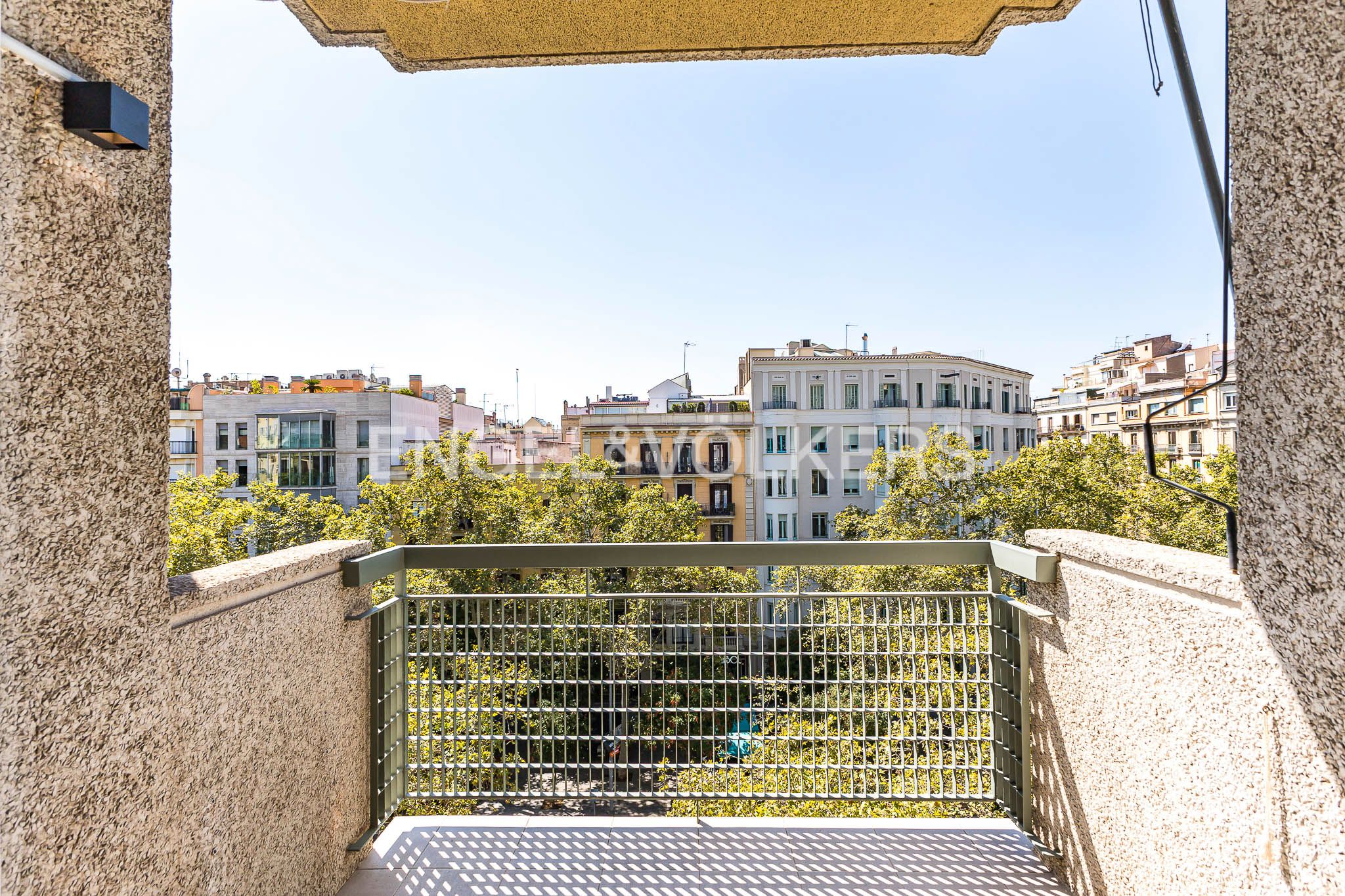 Exterior view of Apartment for sale in  Barcelona Capital  with Air Conditioner, Heating and Parquet flooring