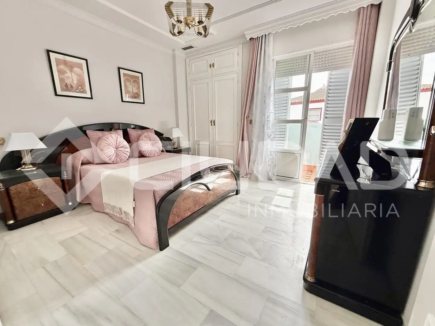 Habitación de Casa adosada en venta en Lebrija