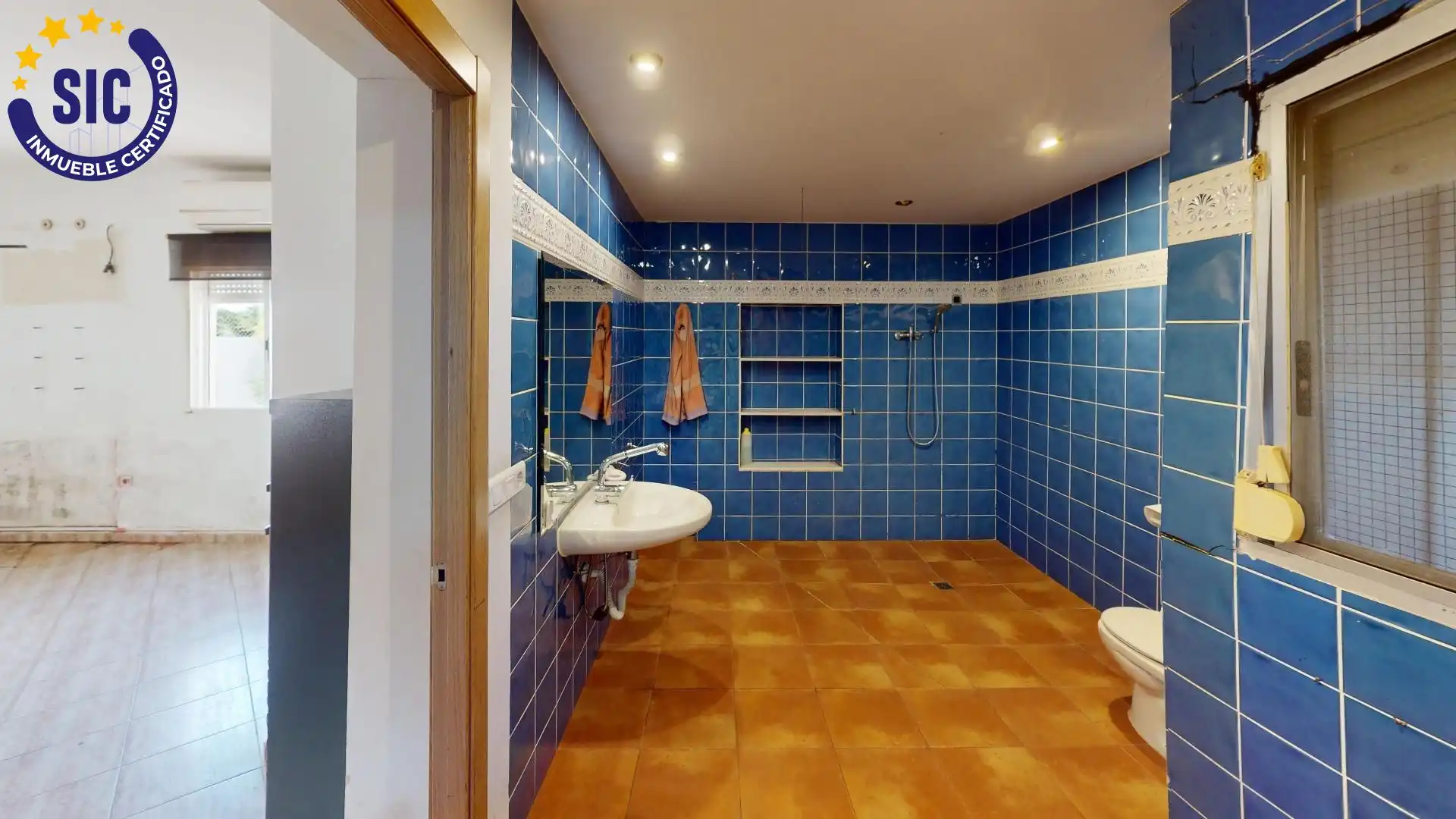 Bany de Casa o xalet en venda en Oliva amb Aire condicionat, Jardí privat i Terrassa