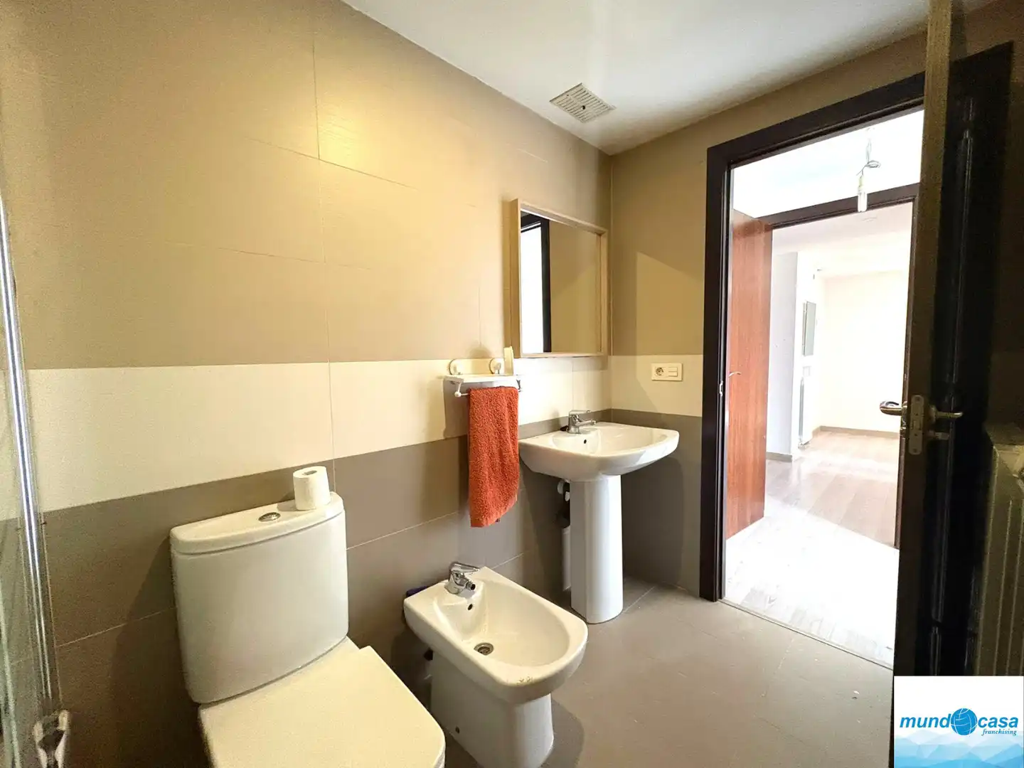 Bathroom of Flat for sale in Pinseque  with Air Conditioner, Heating and Terrace