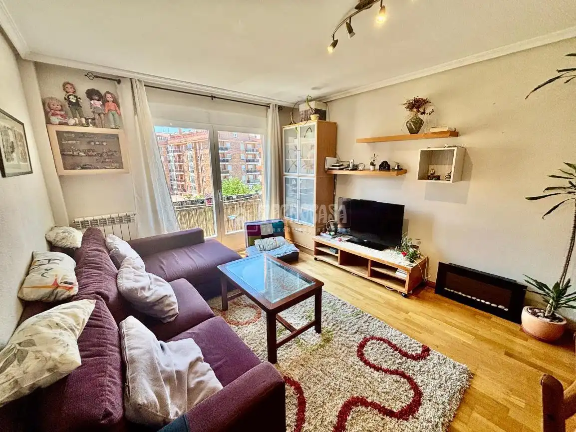Sala de estar de Piso en venta en Ávila con Calefacción, Parquet y Trastero