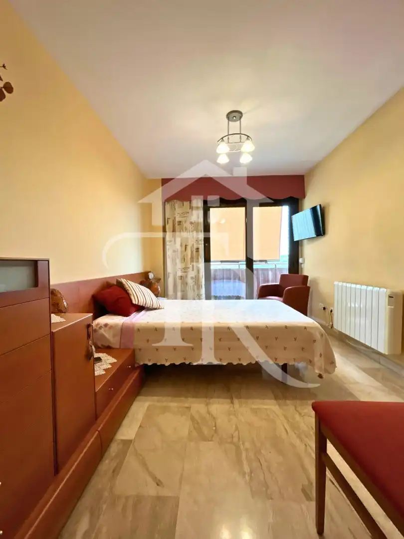Schlafzimmer von Dachboden zum Verkauf in Rubí mit Klimaanlage, Heizung und Terrasse