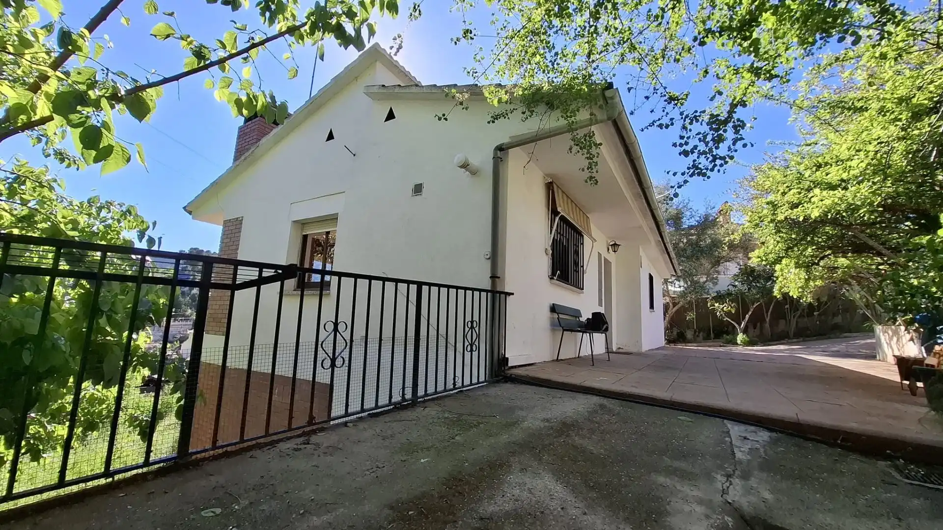 Vista exterior de Casa o chalet en venta en Vallirana con Terraza