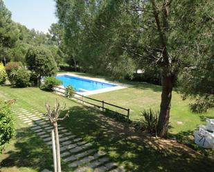 Swimming pool of Single-family semi-detached for sale in Castelldefels  with Air Conditioner, Heating and Private garden