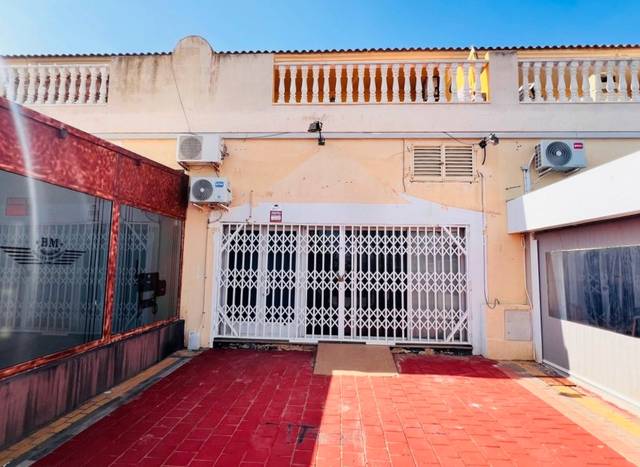 Local comercial en Alquiler en Calle las Golondrinas en Zona Carrefour - Urbanizaciones