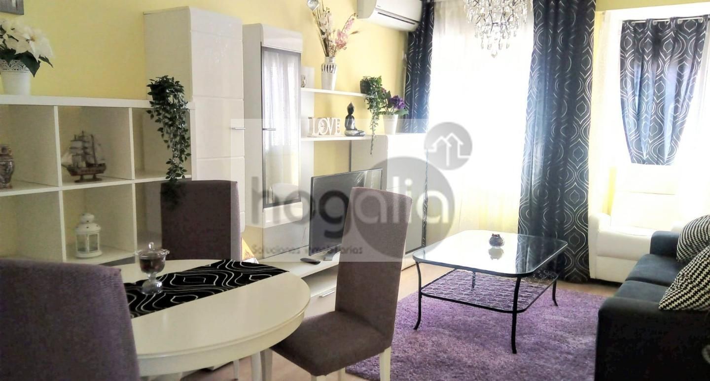 Living room of Flat to rent in  Sevilla Capital  with Air Conditioner and Furnished