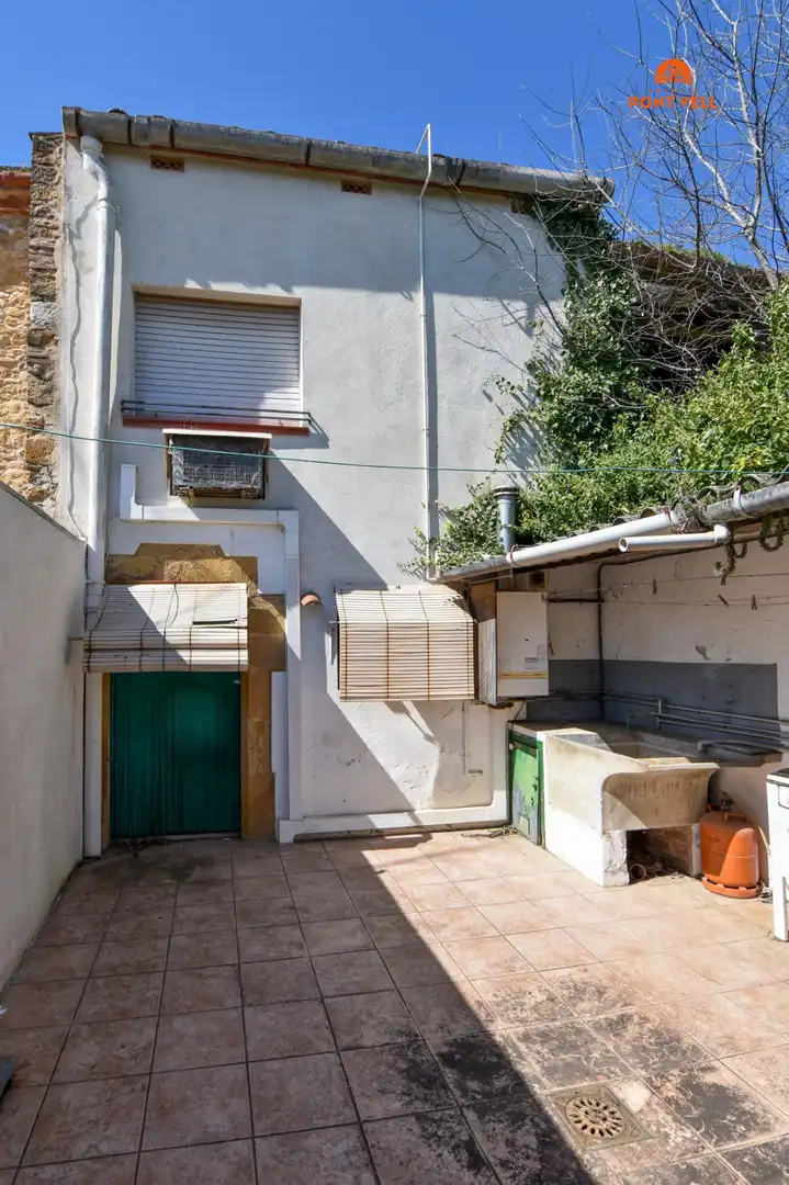 Exterior view of Single-family semi-detached for sale in La Bisbal d'Empordà  with Heating