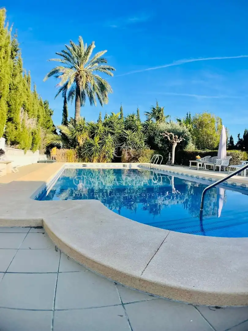 Swimming pool of Houses for sale in L'Alfàs del Pi  with Air Conditioner, Heating and Private garden
