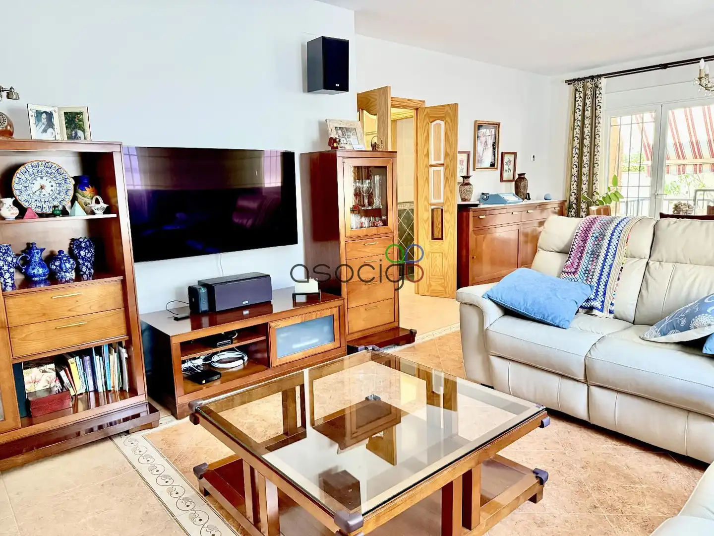 Sala de estar de Casa adosada en venta en Cabanillas del Campo con Aire acondicionado, Calefacción y Jardín privado
