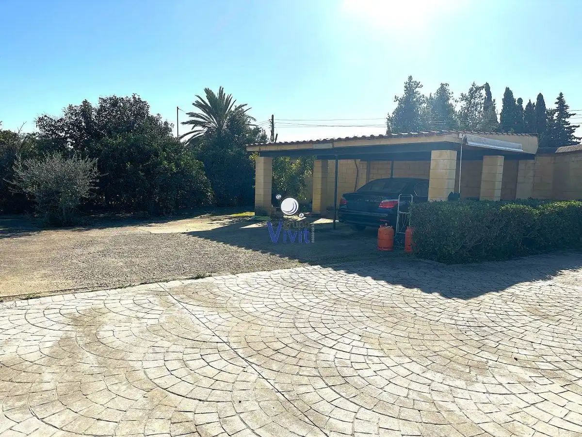 Aparcament de Casa o xalet en venda en Alcalá de Guadaira amb Traster