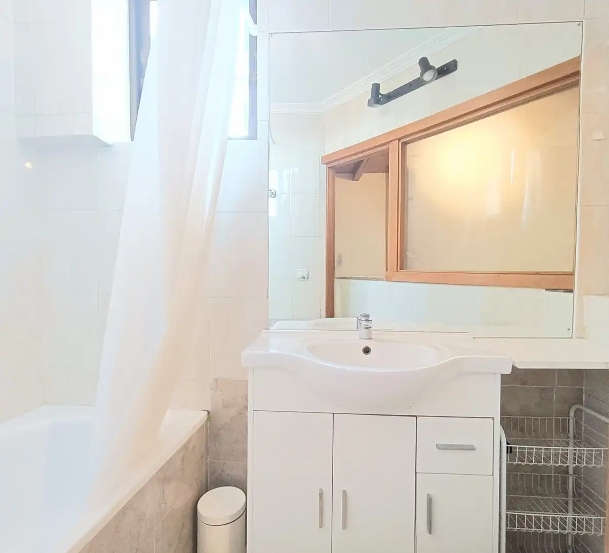 Baño de Ático de alquiler en Madrid con Aire acondicionado y Terraza