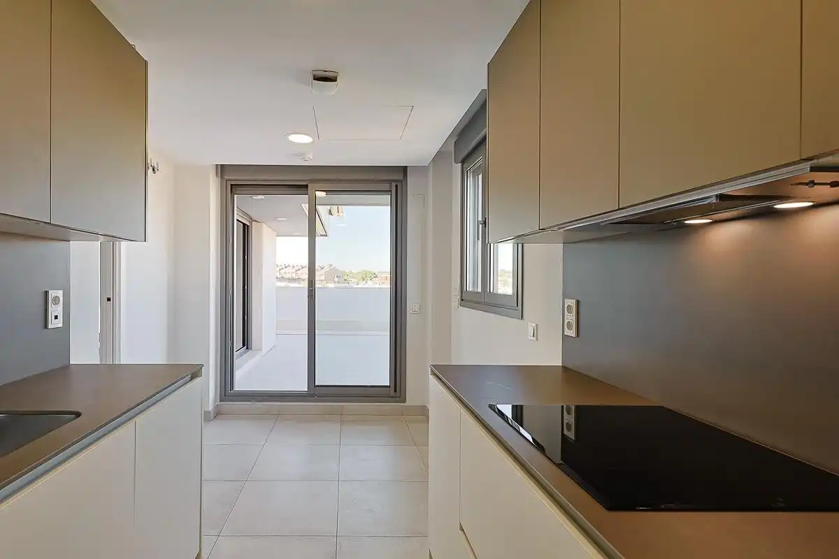 Küche von Dachboden zur Miete in Boadilla del Monte mit Terrasse, Abstellraum und Gemeinschaftspool
