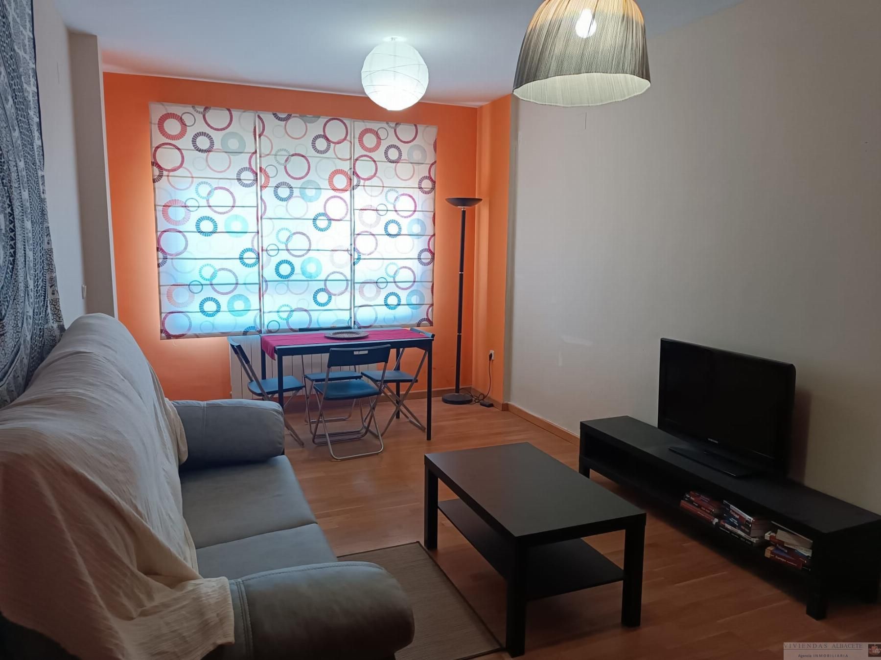 Sala d'estar de Apartament de lloguer en  Albacete Capital amb Calefacció, Moblat i Balcó