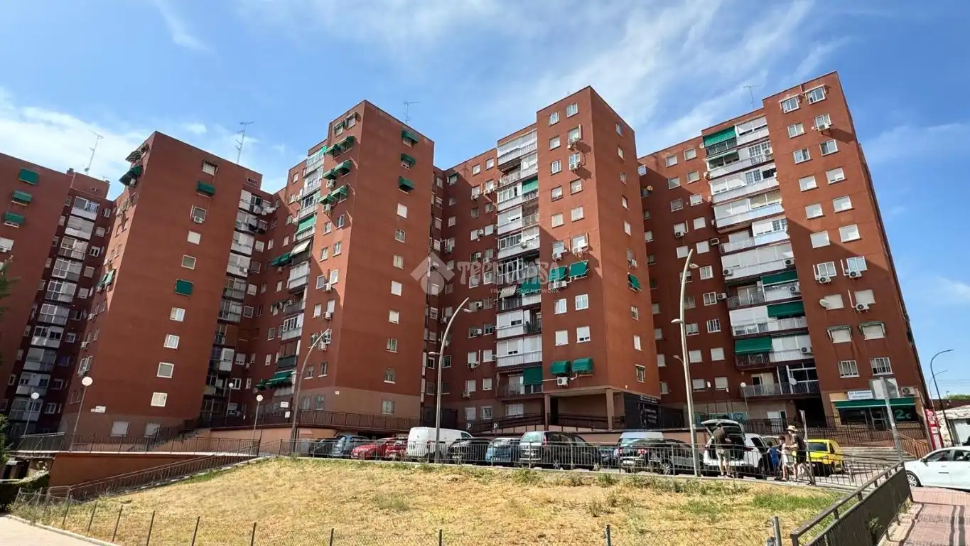 Vista exterior de Pis en venda en Móstoles amb Aire condicionat, Calefacció i Moblat