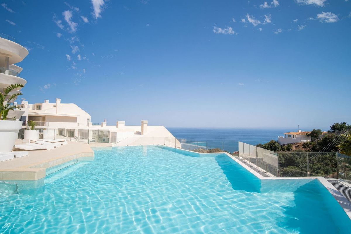 Piscina de Apartamento en venta en Benalmádena con Aire acondicionado, Terraza y Trastero