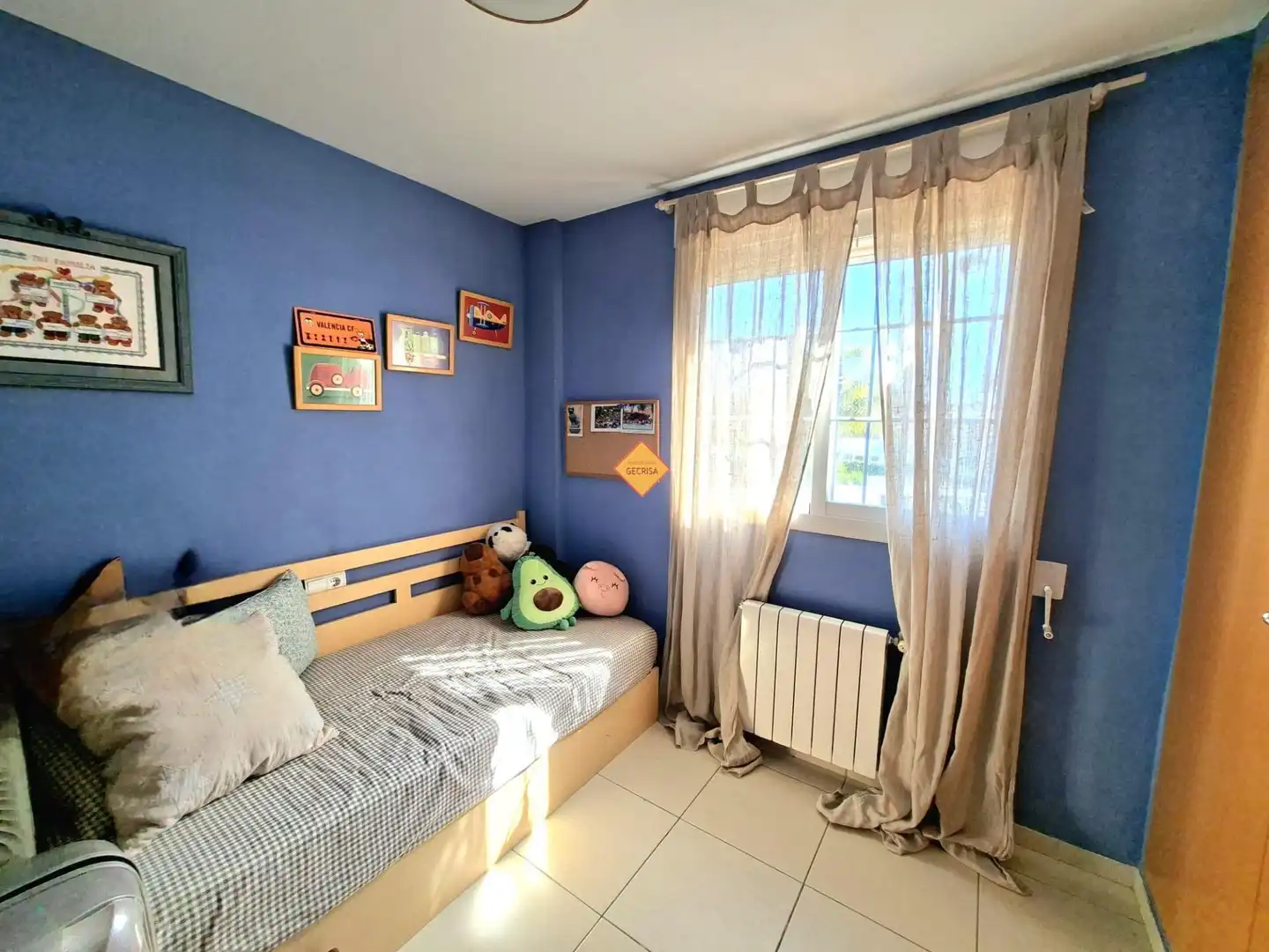 Habitación de Casa o chalet en venta en Paterna con Aire acondicionado, Calefacción y Jardín privado