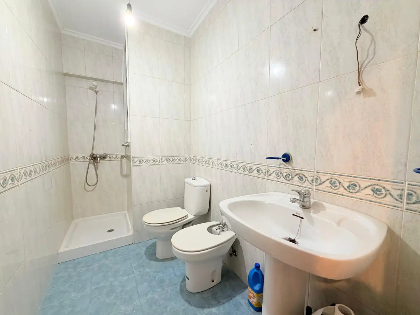 Badezimmer von Wohnung zum Verkauf in Avilés mit Heizung und Abstellraum