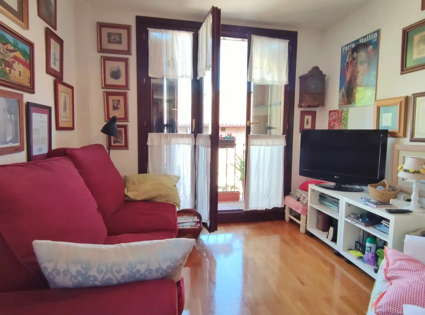 Sala de estar de Apartamento en venta en Ezcaray con Calefacción, Amueblado y Balcón