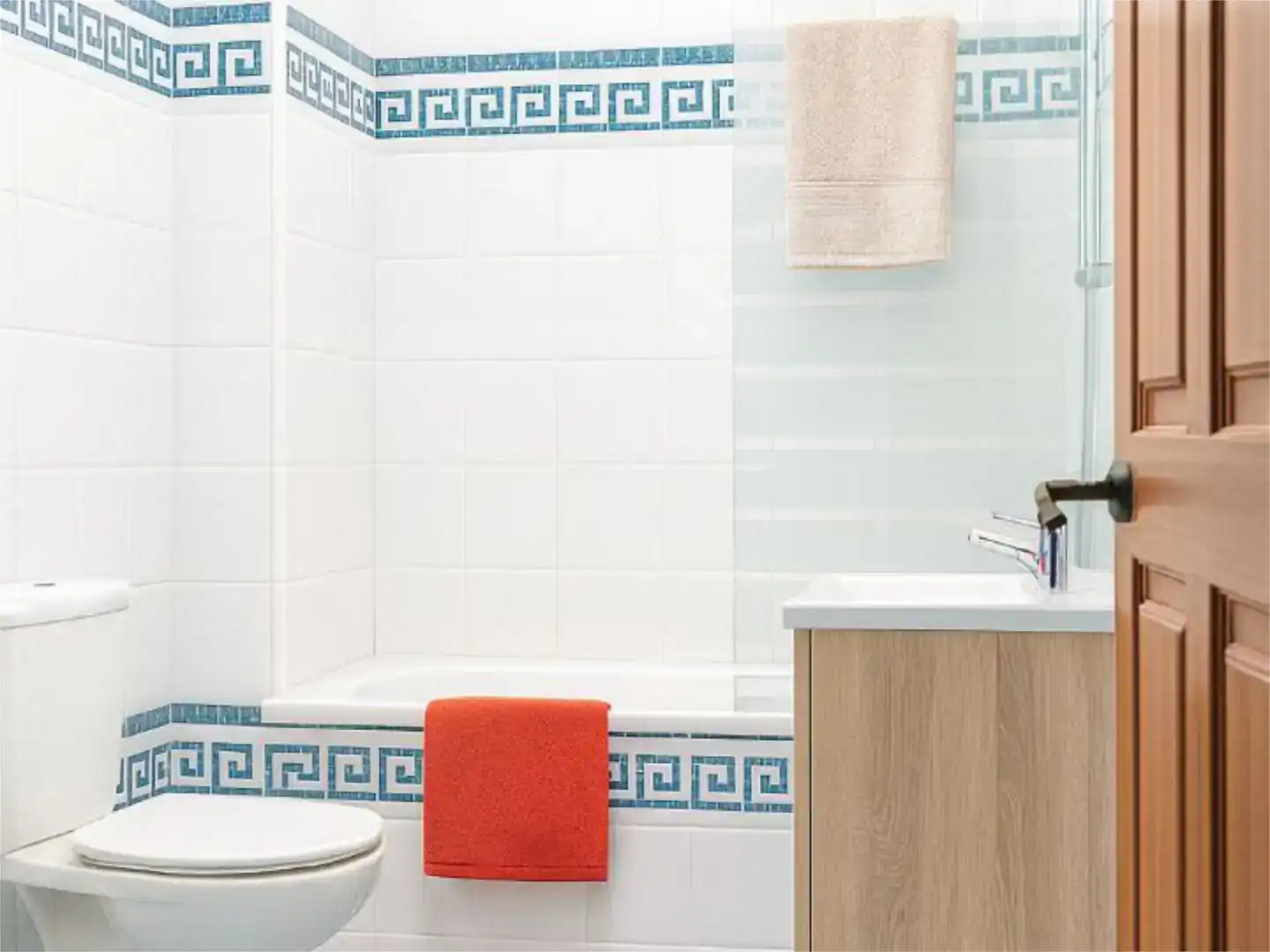Bathroom of Flat for share in Alcalá de Guadaira  with Air Conditioner, Private garden and Furnished