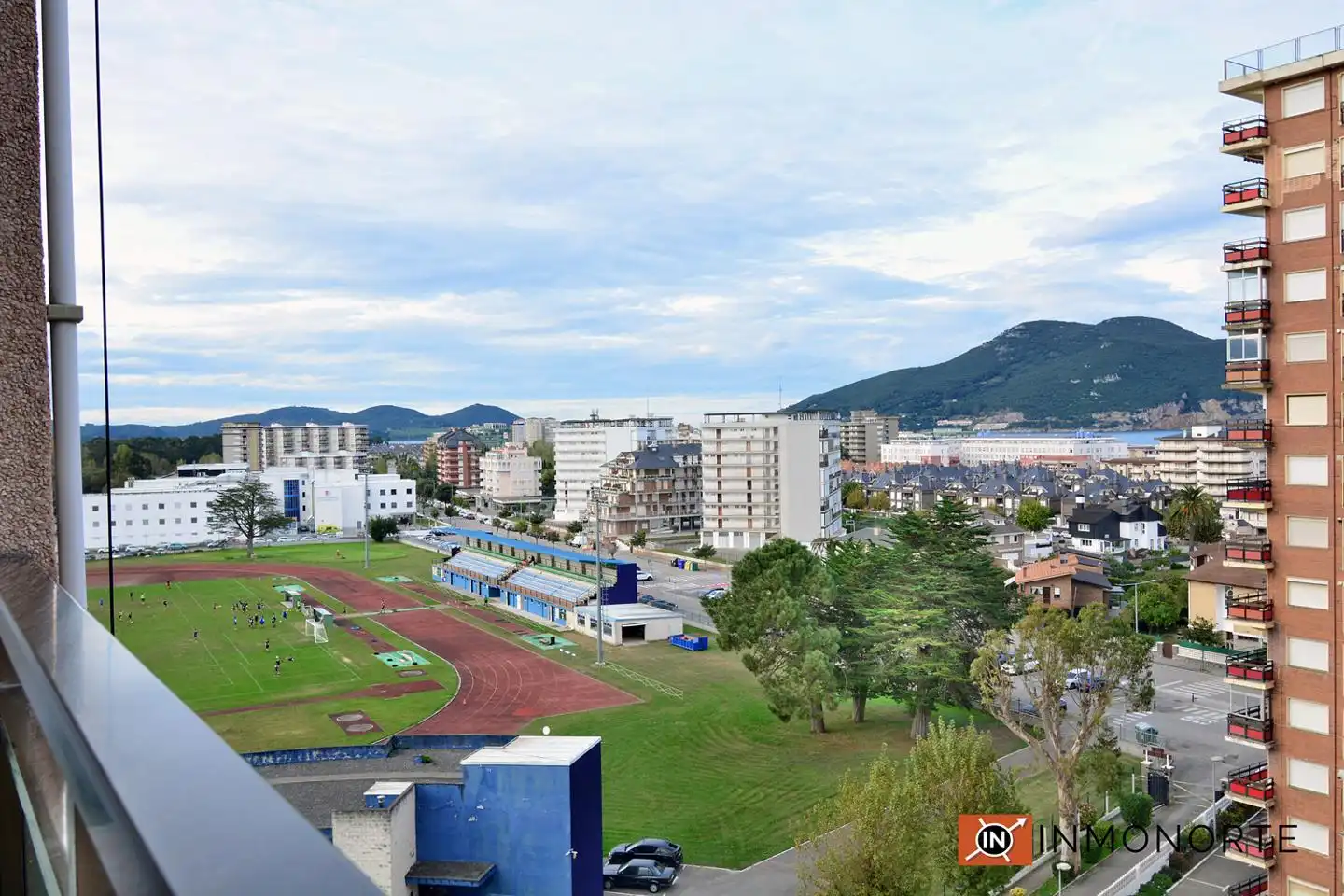 Außenansicht von Wohnung zum Verkauf in Laredo mit Heizung und Terrasse
