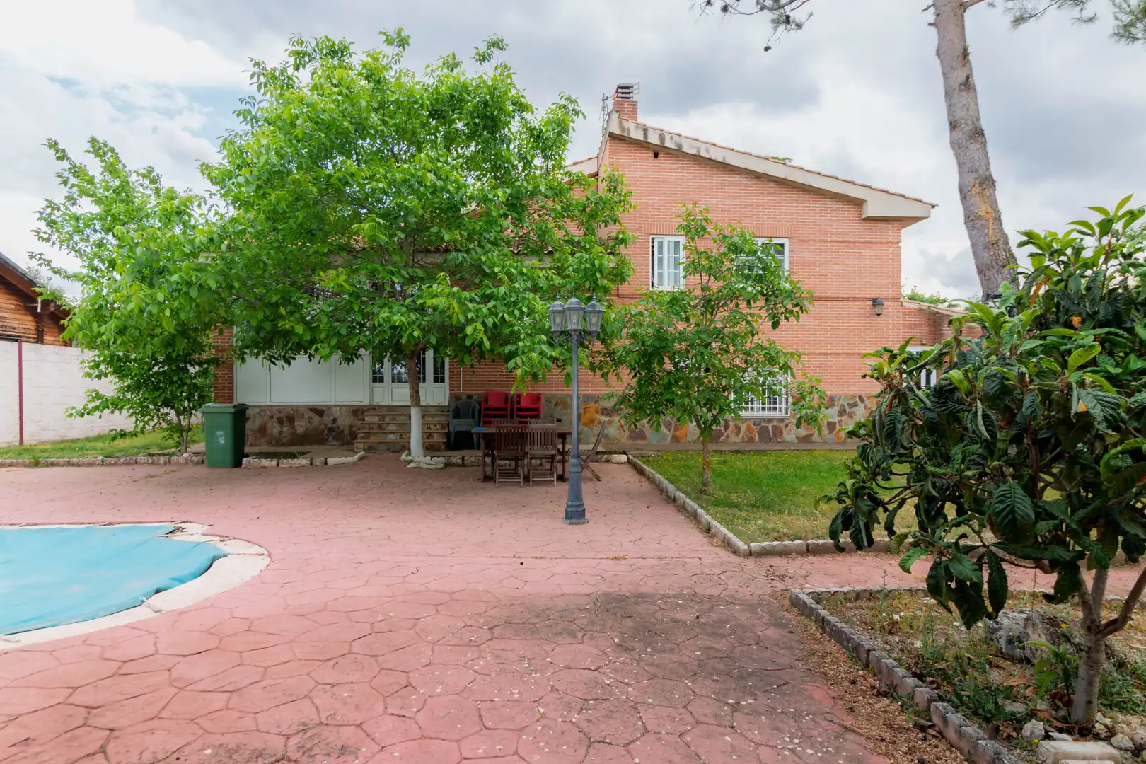 Vista exterior de Casa o chalet en venta en Nuevo Baztán con Aire acondicionado, Calefacción y Jardín privado