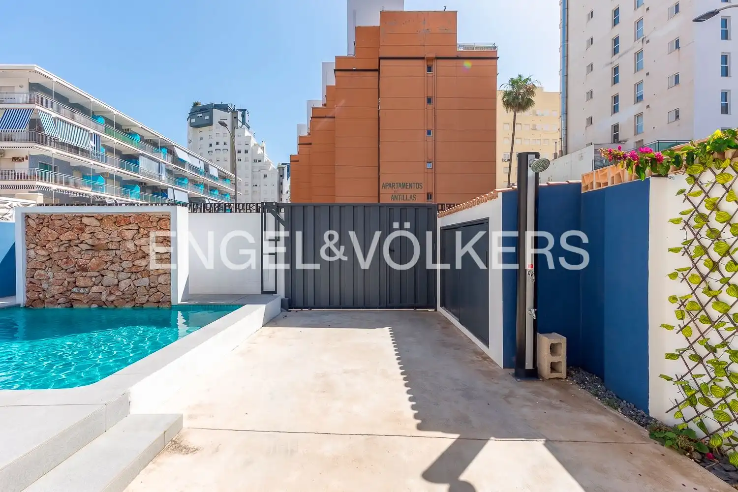 Swimming pool of Houses for sale in Gandia  with Air Conditioner, Heating and Private garden