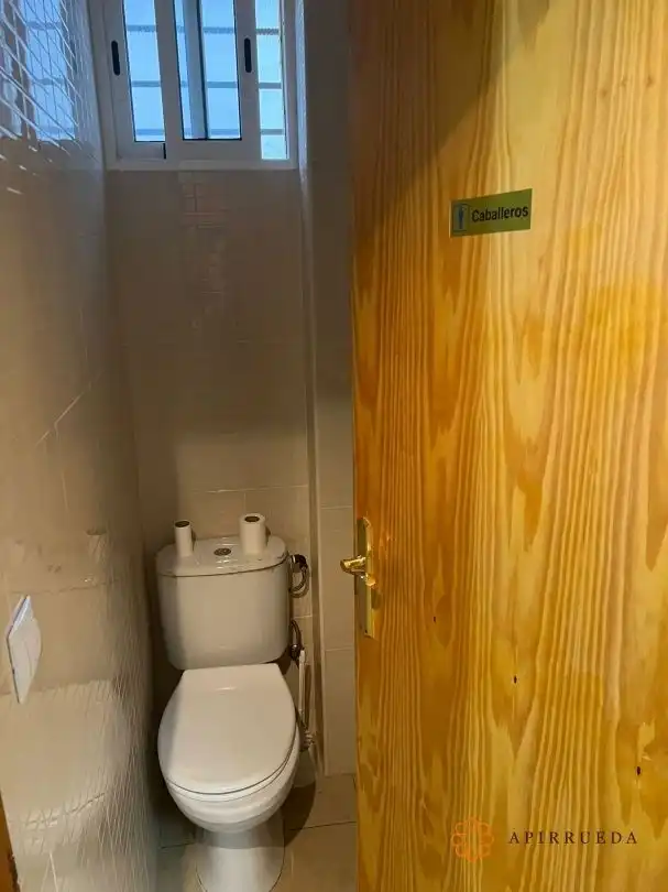 Bathroom of Commercial properties for sale in La Zaida  with Air Conditioner and Furnished